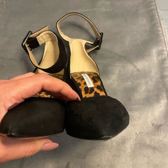 Diane Von furstenberg black suede heels, size 8,5 - Picture 6 of 10